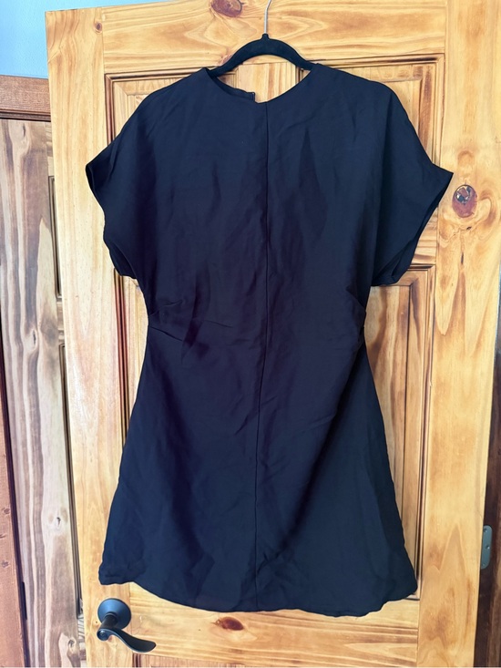 H&M Dresses & Skirts - H&M Black Mini Dress with Cap Sleeves